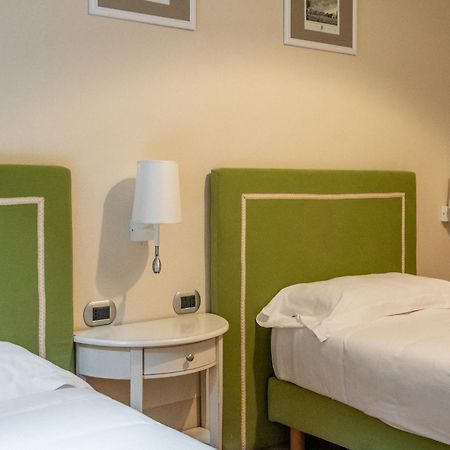 Casa Isolani Luxury Rooms Piazza Maggiore Болонья Экстерьер фото