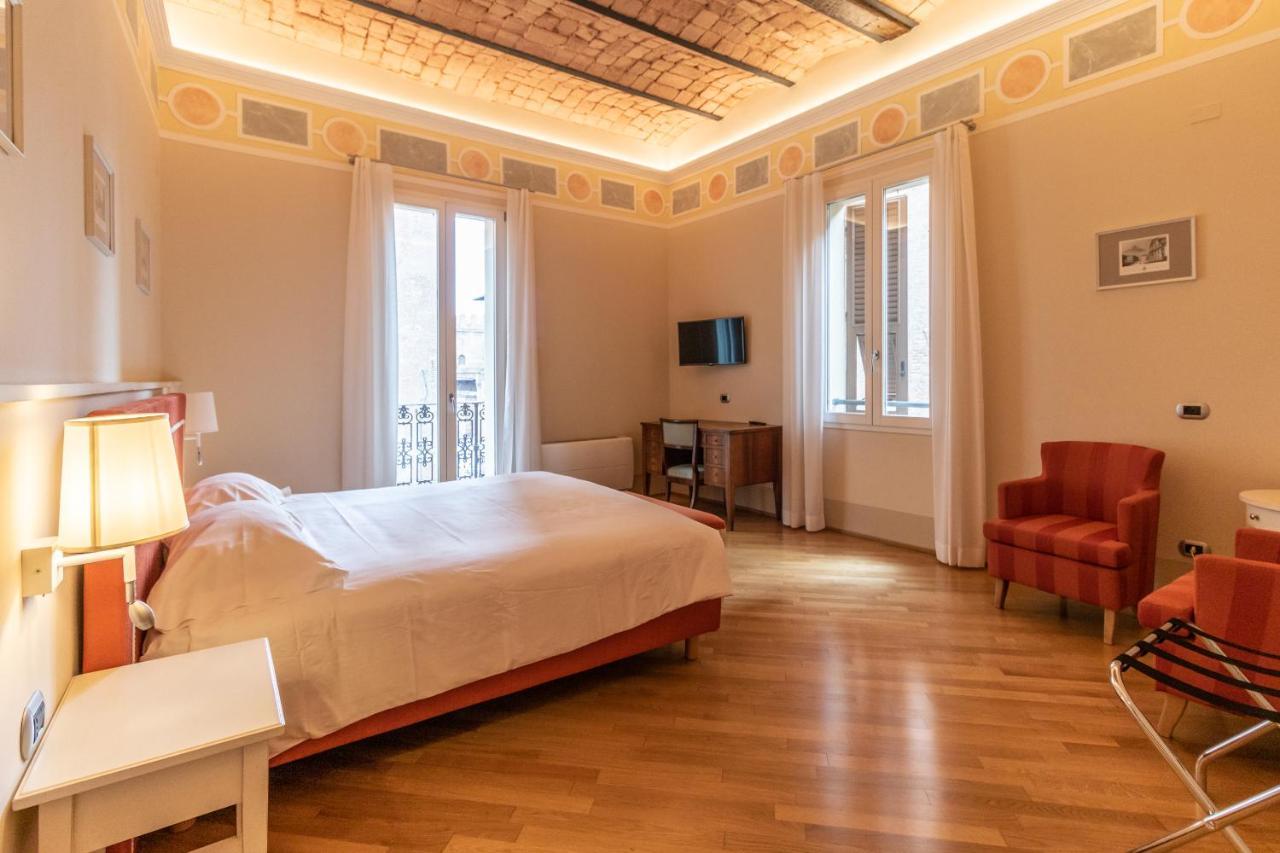 Casa Isolani Luxury Rooms Piazza Maggiore Болонья Экстерьер фото