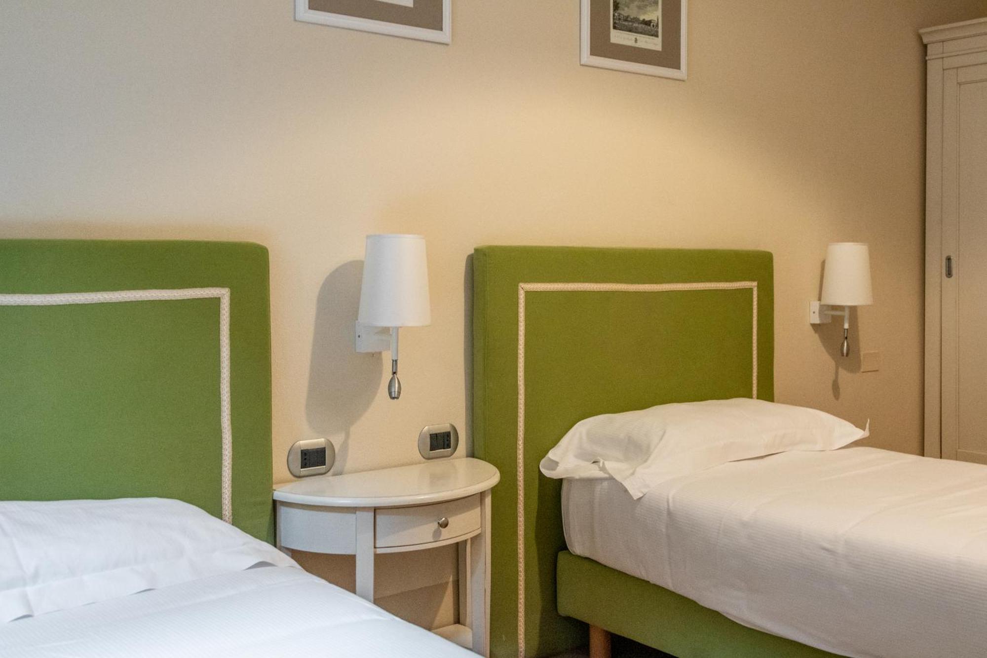Casa Isolani Luxury Rooms Piazza Maggiore Болонья Экстерьер фото