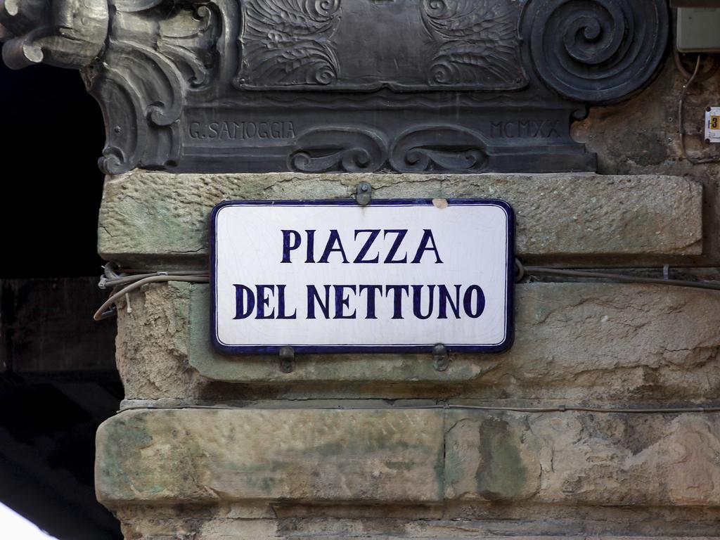 Casa Isolani Luxury Rooms Piazza Maggiore Болонья Экстерьер фото