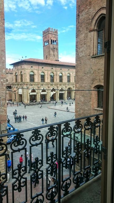 Casa Isolani Luxury Rooms Piazza Maggiore Болонья Экстерьер фото