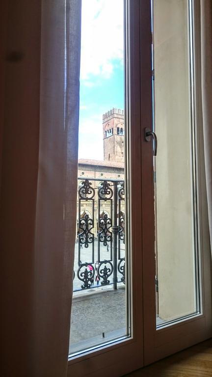 Casa Isolani Luxury Rooms Piazza Maggiore Болонья Экстерьер фото