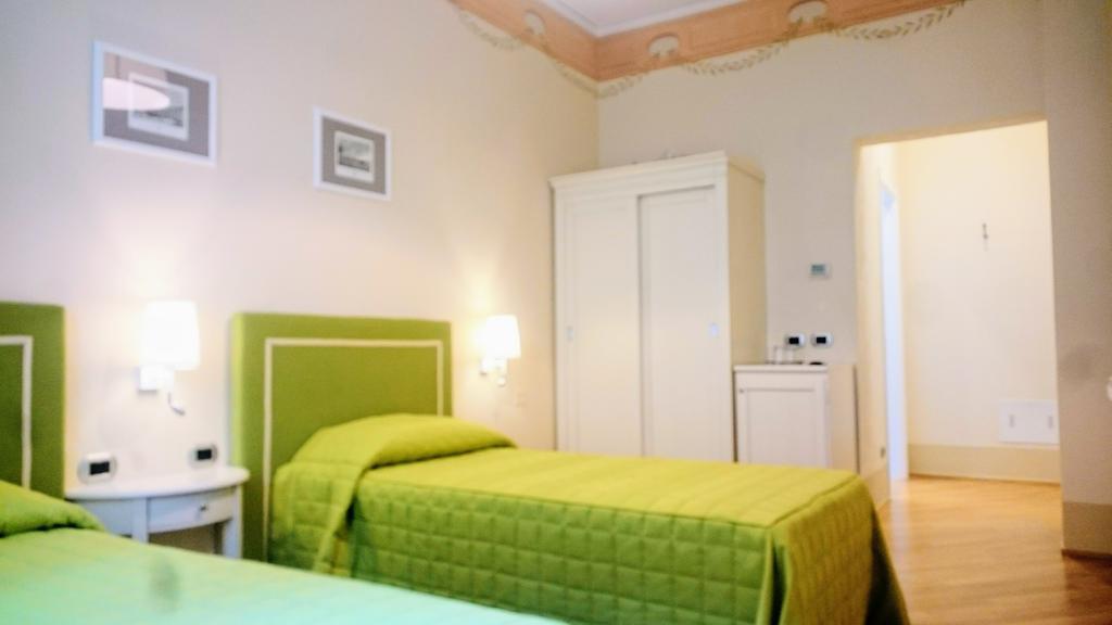 Casa Isolani Luxury Rooms Piazza Maggiore Болонья Экстерьер фото