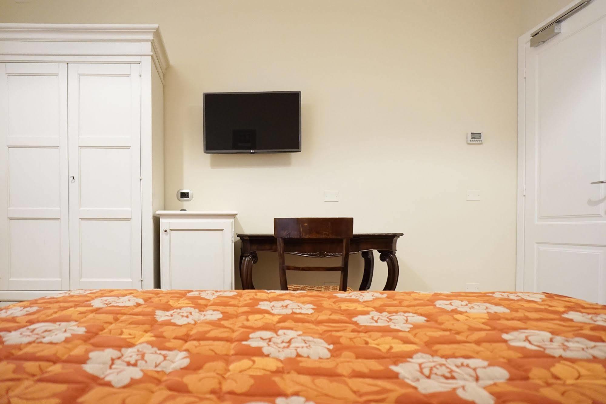 Casa Isolani Luxury Rooms Piazza Maggiore Болонья Экстерьер фото