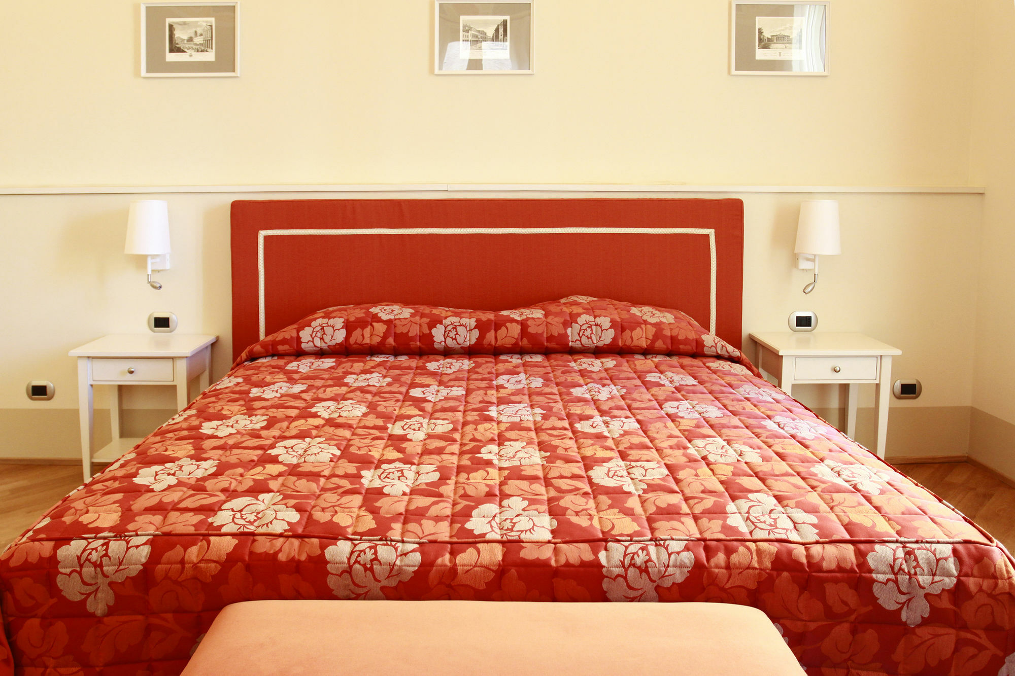 Casa Isolani Luxury Rooms Piazza Maggiore Болонья Экстерьер фото